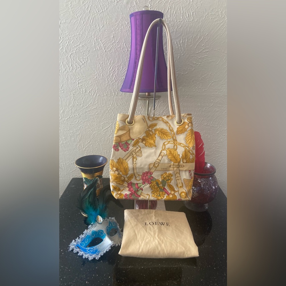 HOST PICK RARE LOEWE SHOULDER BAG